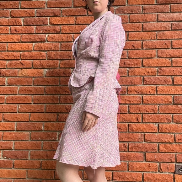 Pink tweed suit set - Picture 8 of 16
